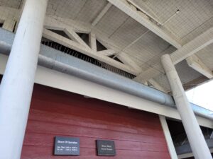 Pigeon netting above the entrance at Red Lobster